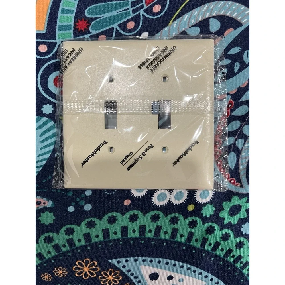 Pass & Seymour TradeMaster 2-gang toggle wall plate Qty 7